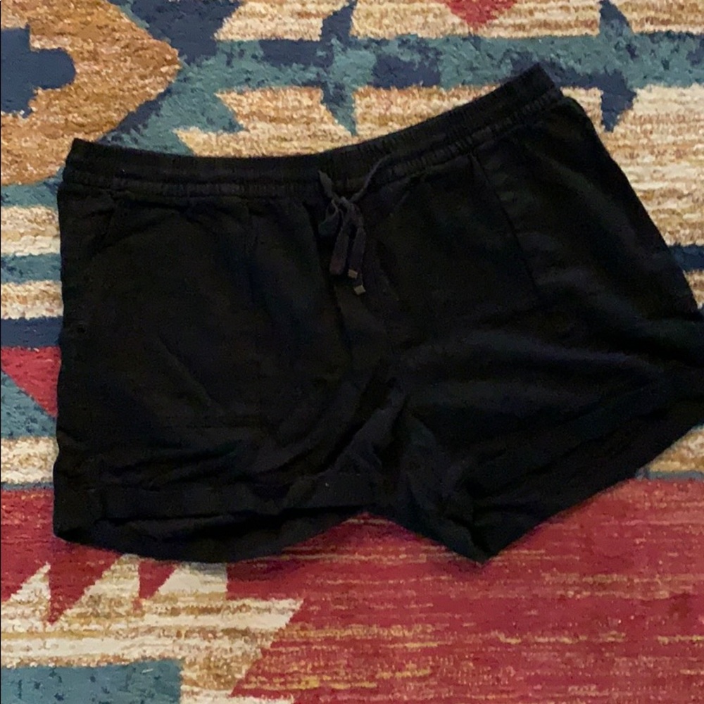 Black linen shorts!